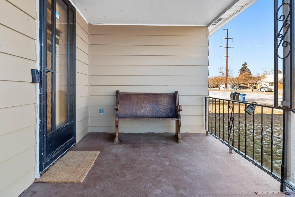 Unique 4 Season Porch 6 Queen Beds Huge Space Rapid City Exterior photo